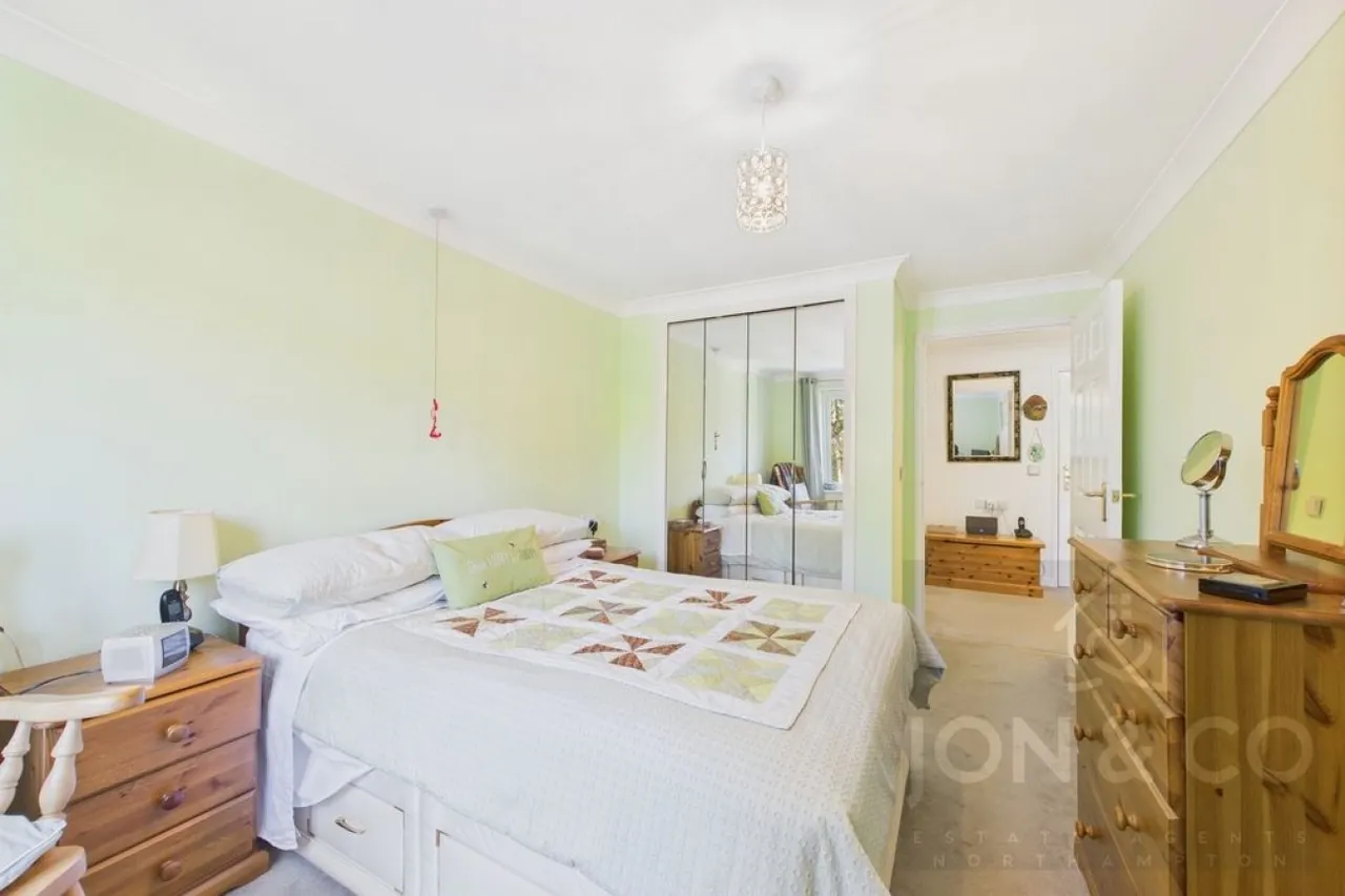 Harlestone Road, NN5, photo 7