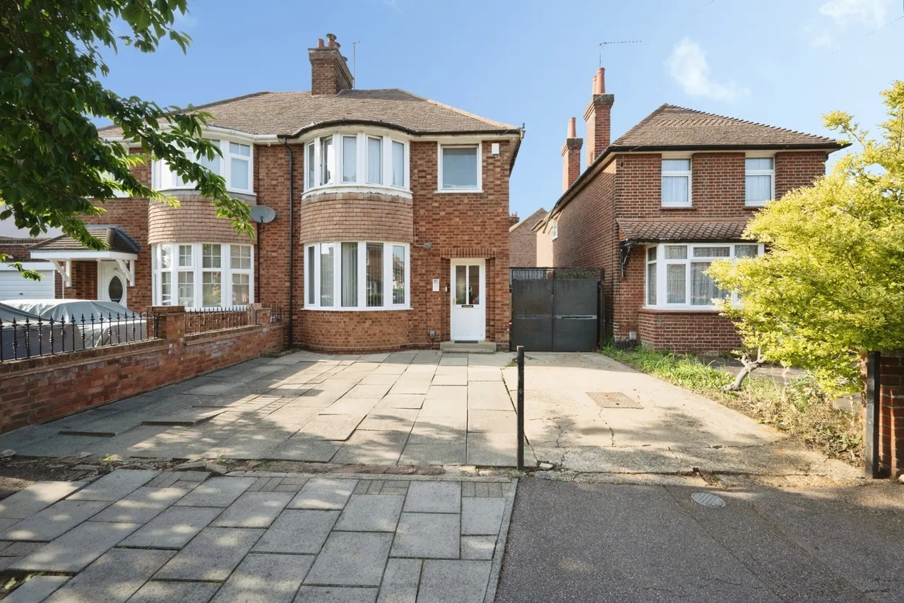 3 bed house for sale — Honey Hill Road, Bedford, Bedfordshire, MK40