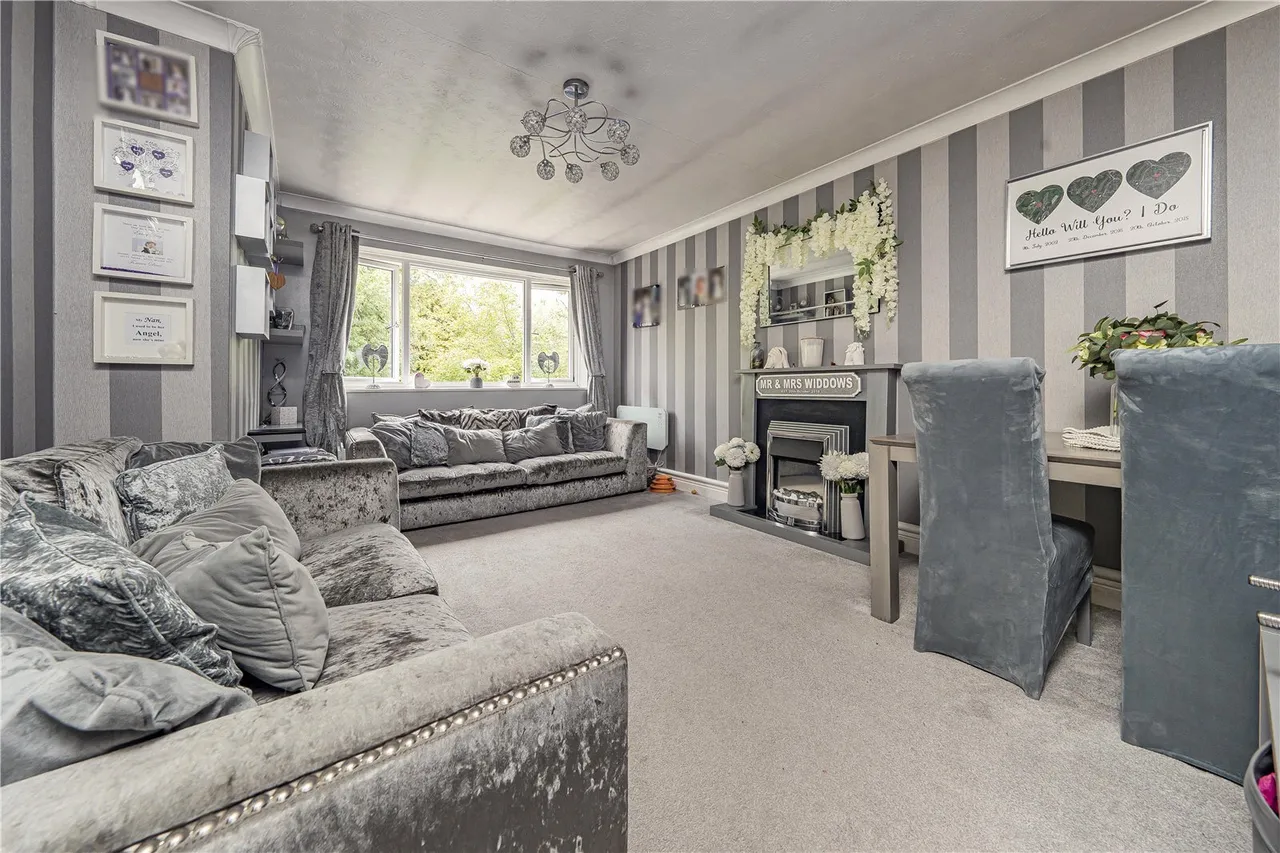 2 bed flat for sale, Caroline Close, West Drayton, UB7