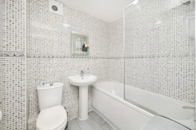 Brimfield Road, RM19, photo 7