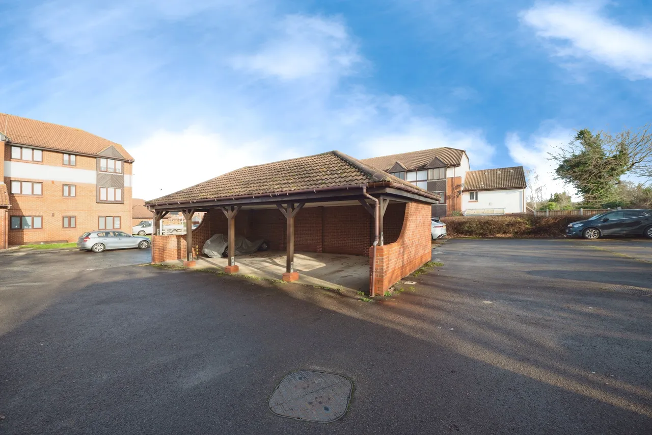 Brimfield Road, RM19, photo 11