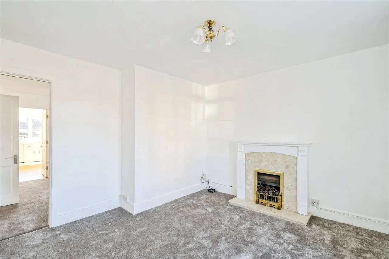 St. Leonards Avenue, Hayling Island, PO11, photo 13