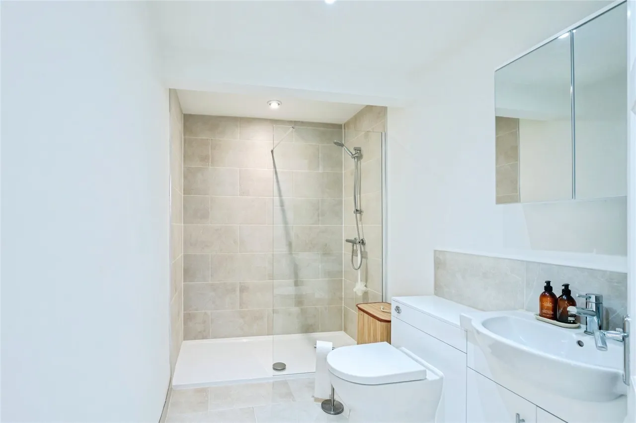 St. Leonards Avenue, Hayling Island, PO11, photo 4