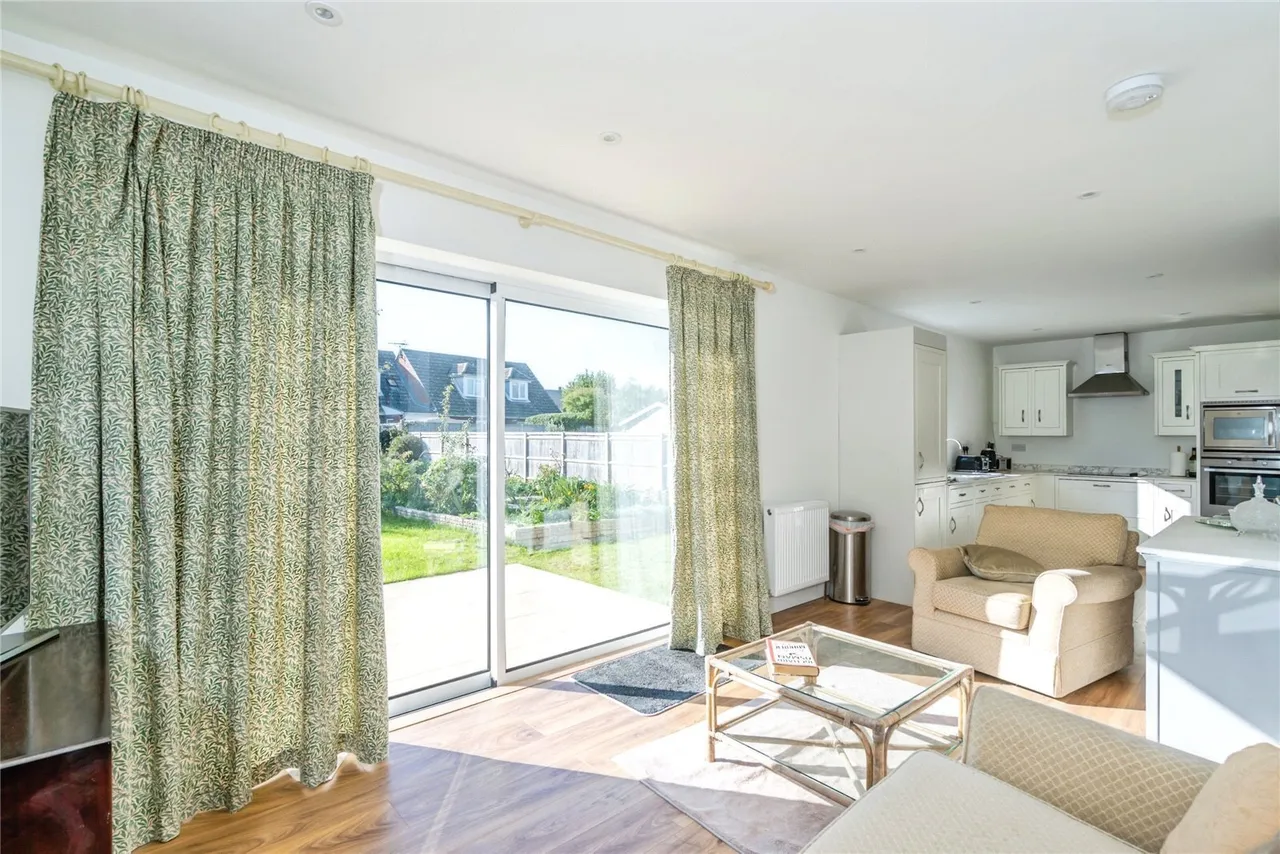St. Leonards Avenue, Hayling Island, PO11, photo 5