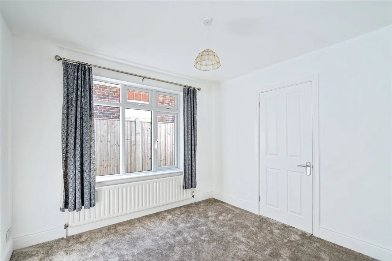 St. Leonards Avenue, Hayling Island, PO11, photo 9