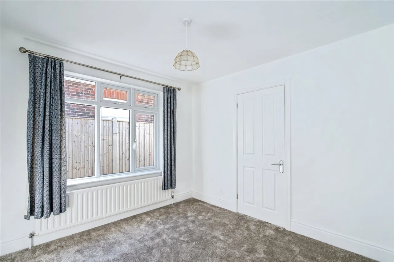 St. Leonards Avenue, Hayling Island, PO11, photo 10