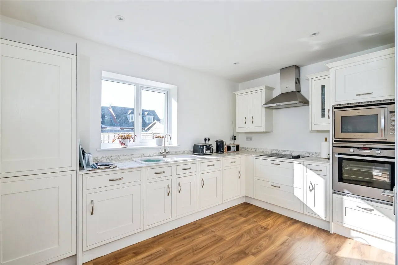 St. Leonards Avenue, Hayling Island, PO11, photo 3