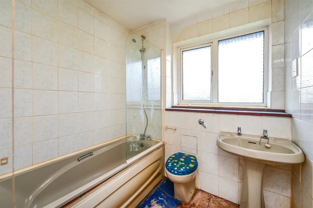 Tweedsmuir Close, Farnborough, Hampshire, GU14 0QA, photo 13