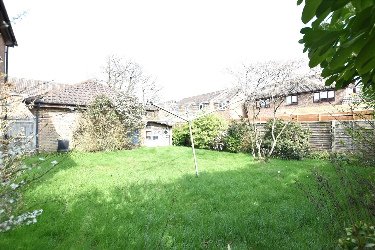 Tweedsmuir Close, Farnborough, Hampshire, GU14 0QA, photo 10