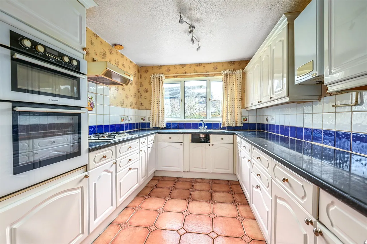 Tweedsmuir Close, Farnborough, Hampshire, GU14 0QA, photo 3