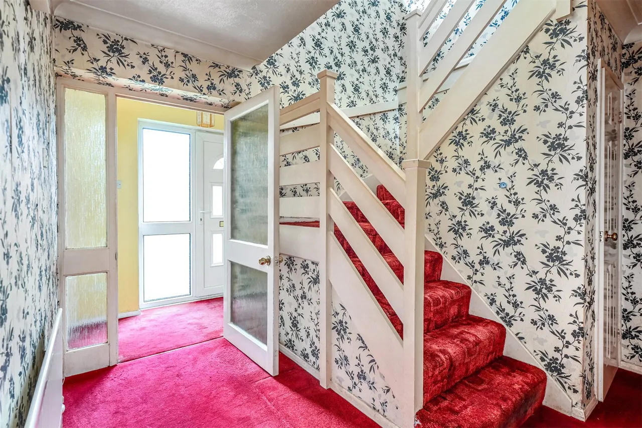 Tweedsmuir Close, Farnborough, Hampshire, GU14 0QA, photo 5