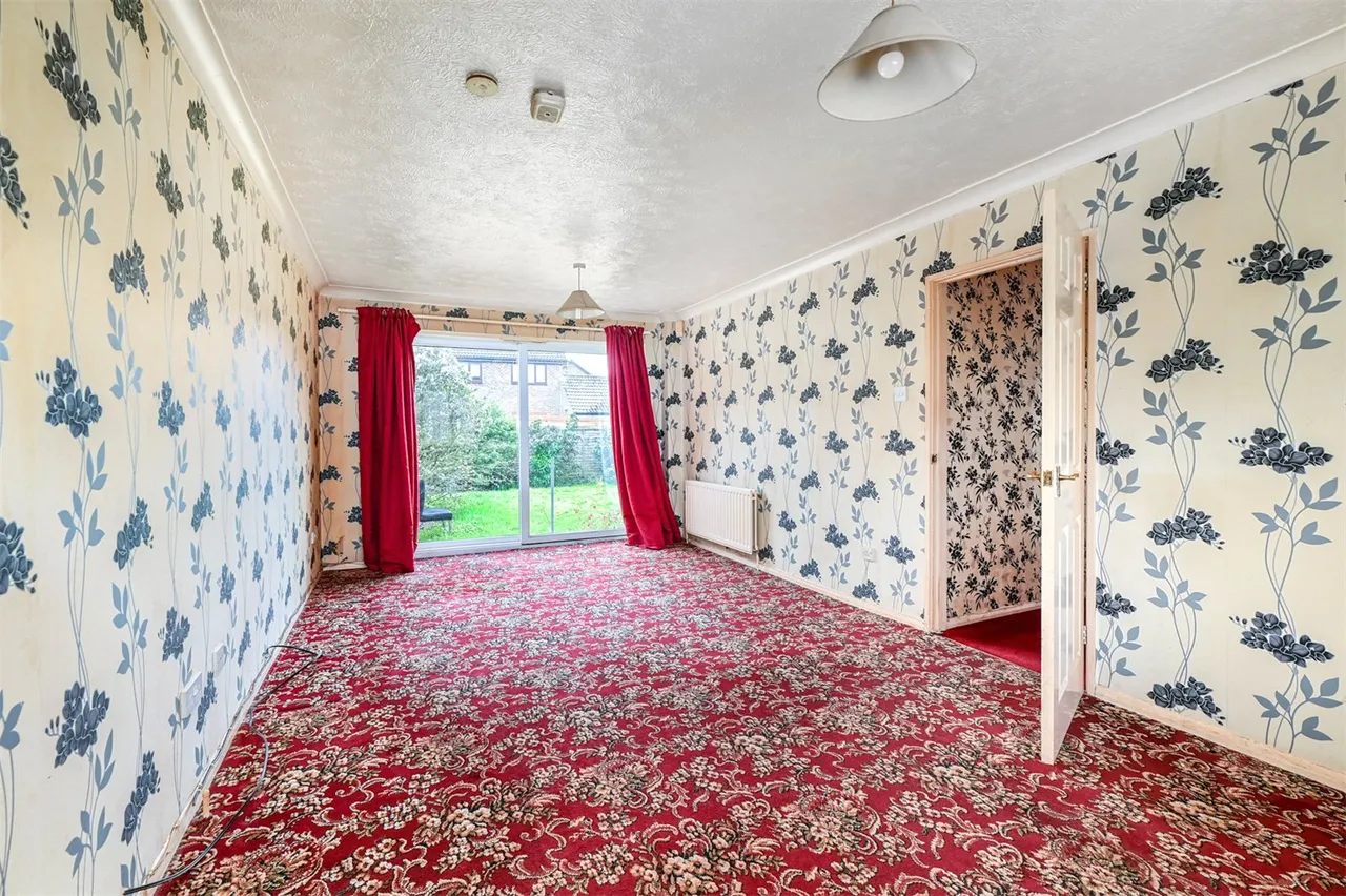 Tweedsmuir Close, Farnborough, Hampshire, GU14 0QA, photo 2