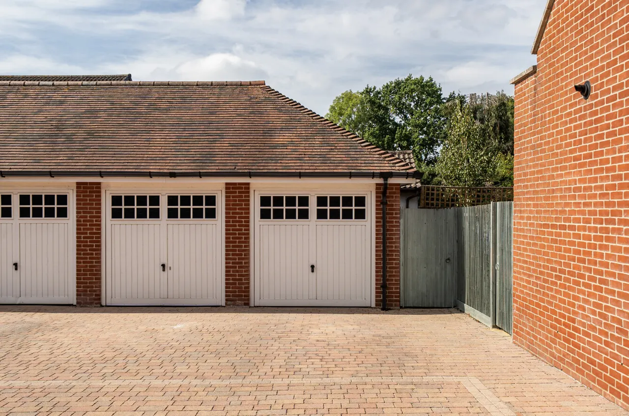 Hillside Mews, Sarisbury Green, SO31, photo 21