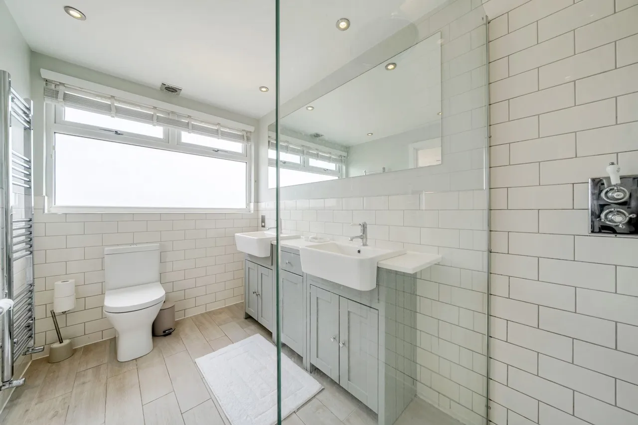 Balloch Road, SE6, photo 31