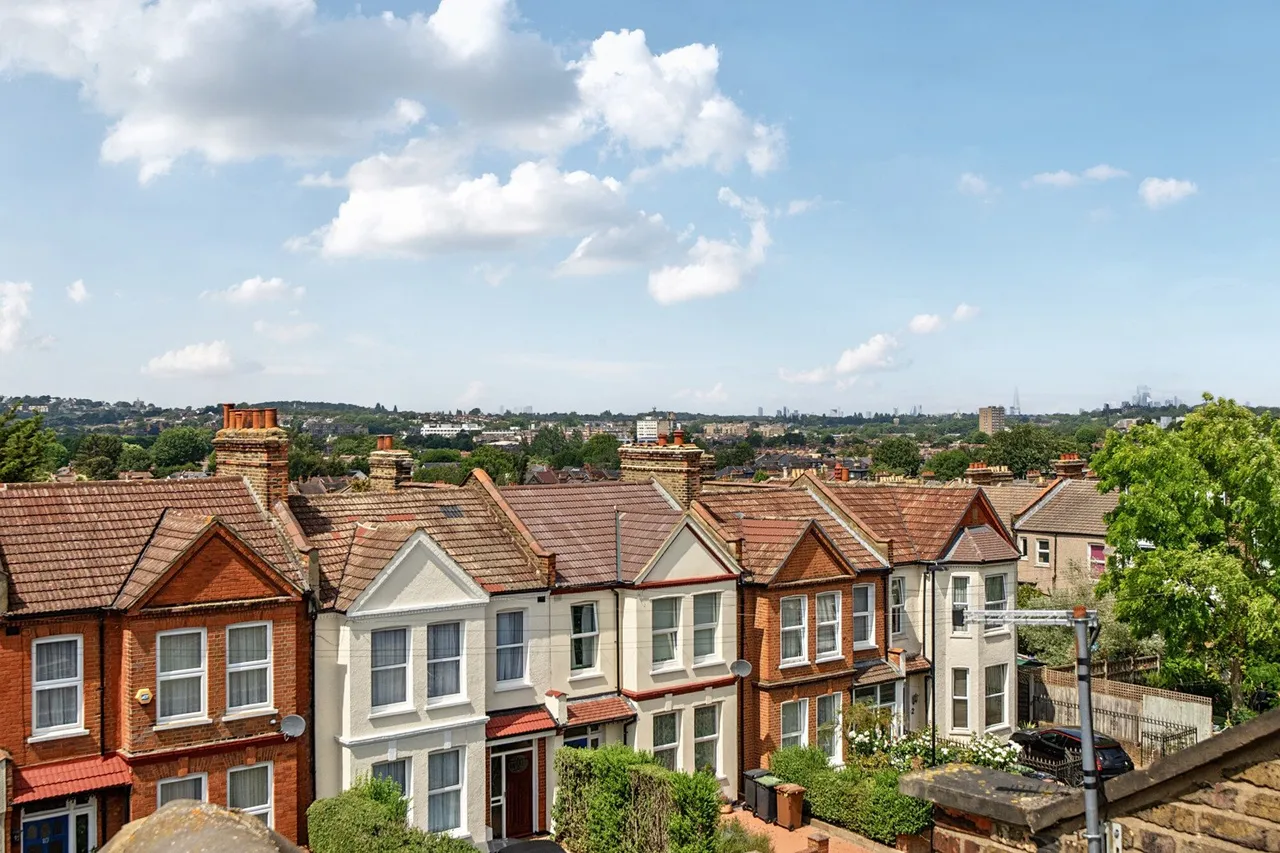 Balloch Road, SE6, photo 25