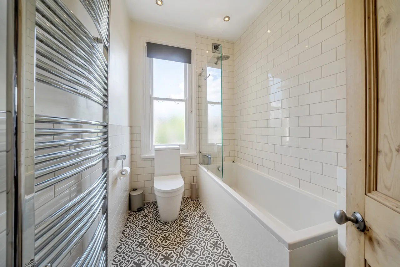 Balloch Road, SE6, photo 24