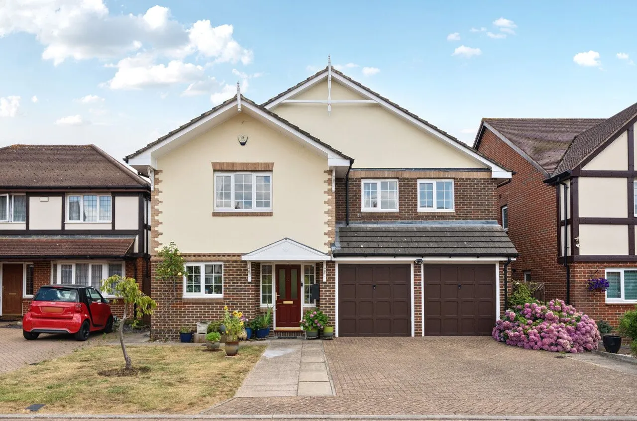 5 bed house for sale, Brunel Close, Romford, RM1