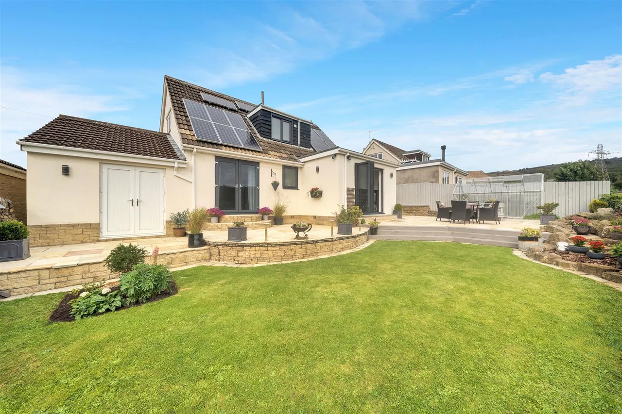 4 bed house for sale, Lowfield Crescent, Silsden, BD20