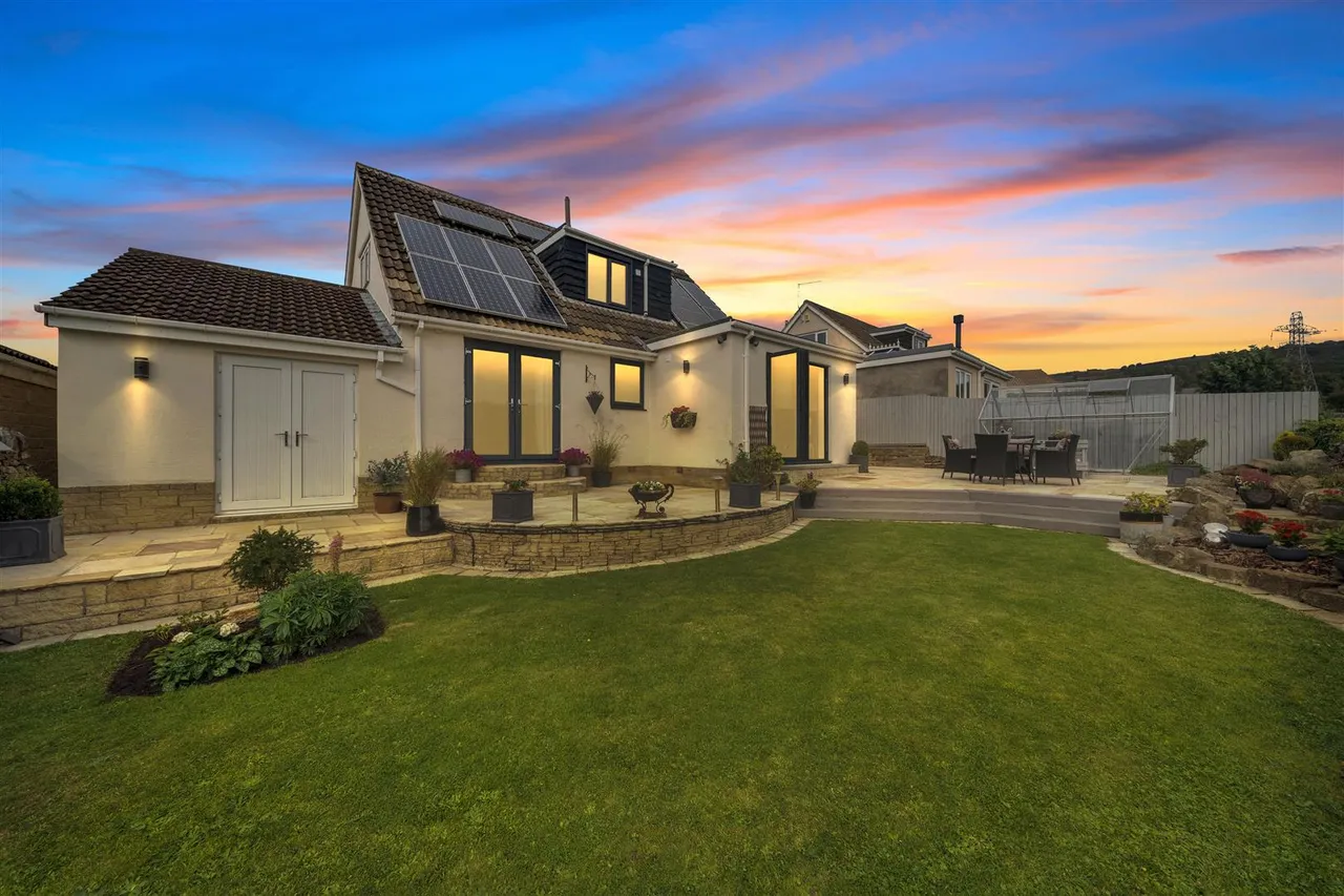 Lowfield Crescent, Silsden, BD20, photo 37