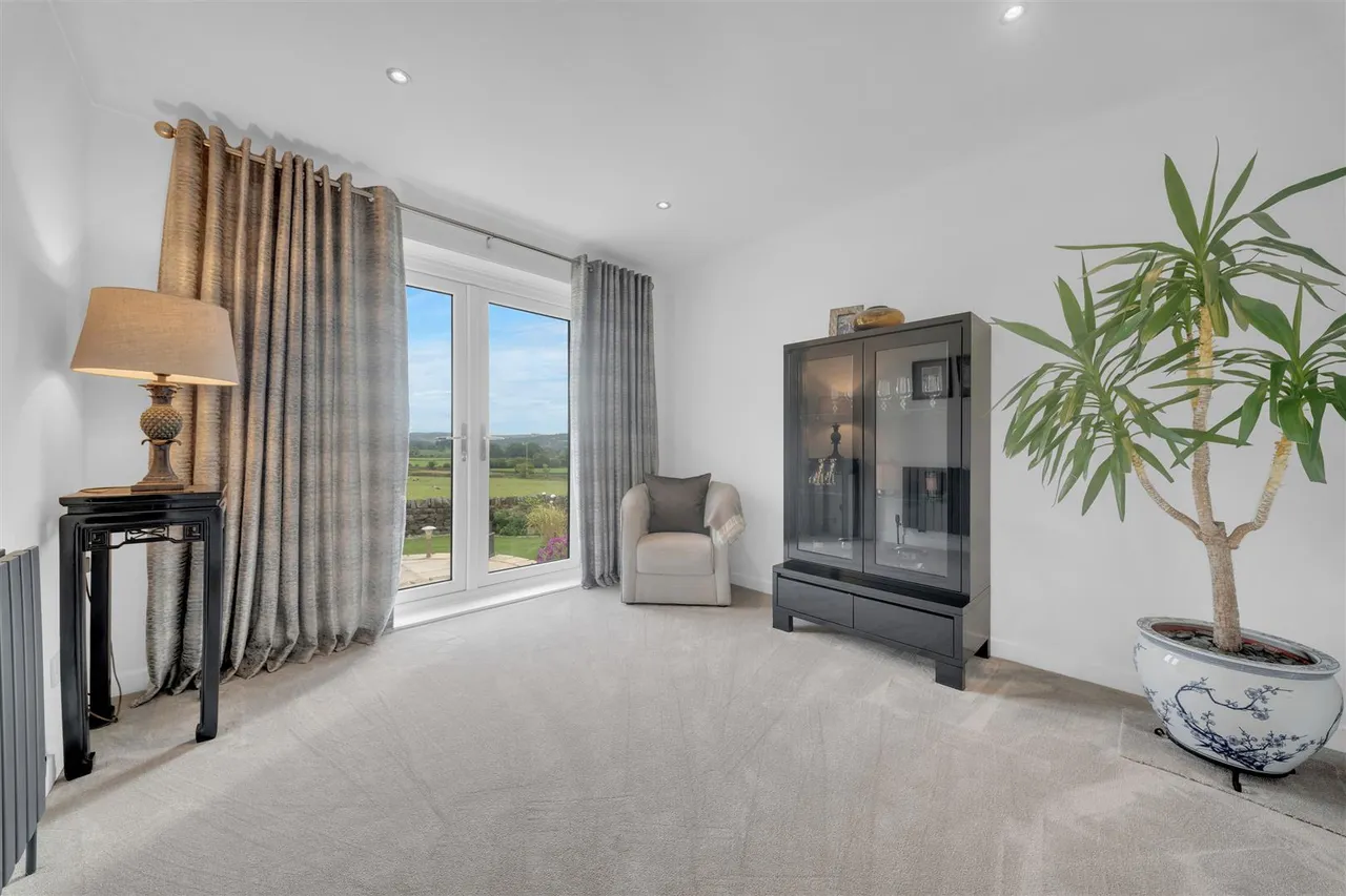 Lowfield Crescent, Silsden, BD20, photo 17