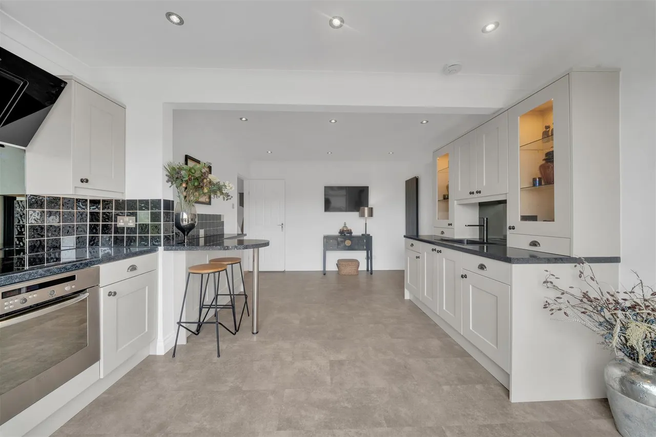 Lowfield Crescent, Silsden, BD20, photo 9