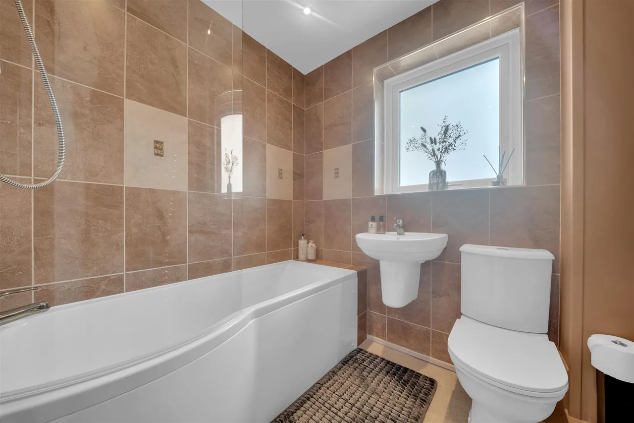 Lowfield Crescent, Silsden, BD20, photo 19