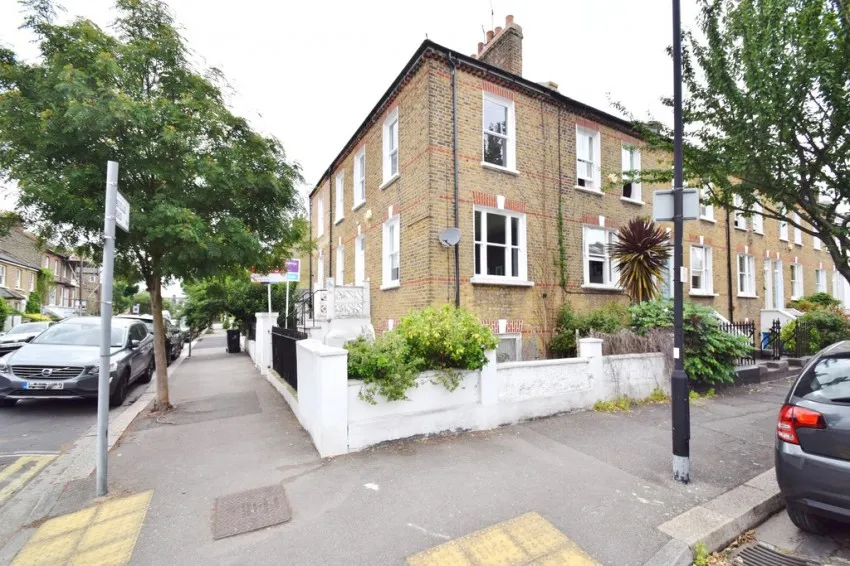 1 bed property for sale, Priory Road, Chiswick