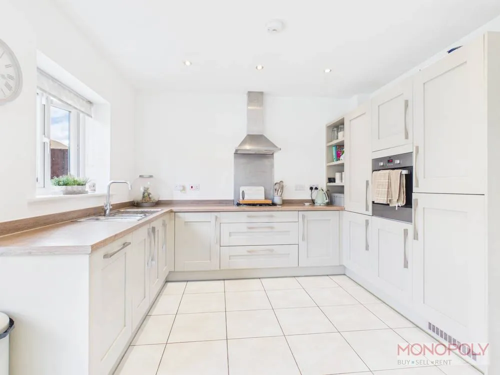 Llys Y Groes, Wrexham, LL13, photo 2