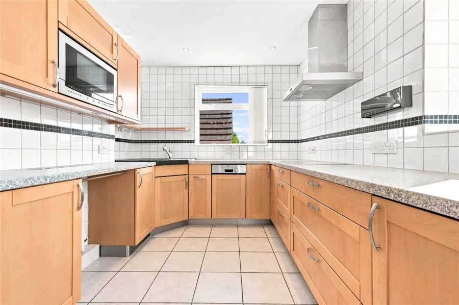with 2 bedrooms in Saffron Walden, CB10, photo 2