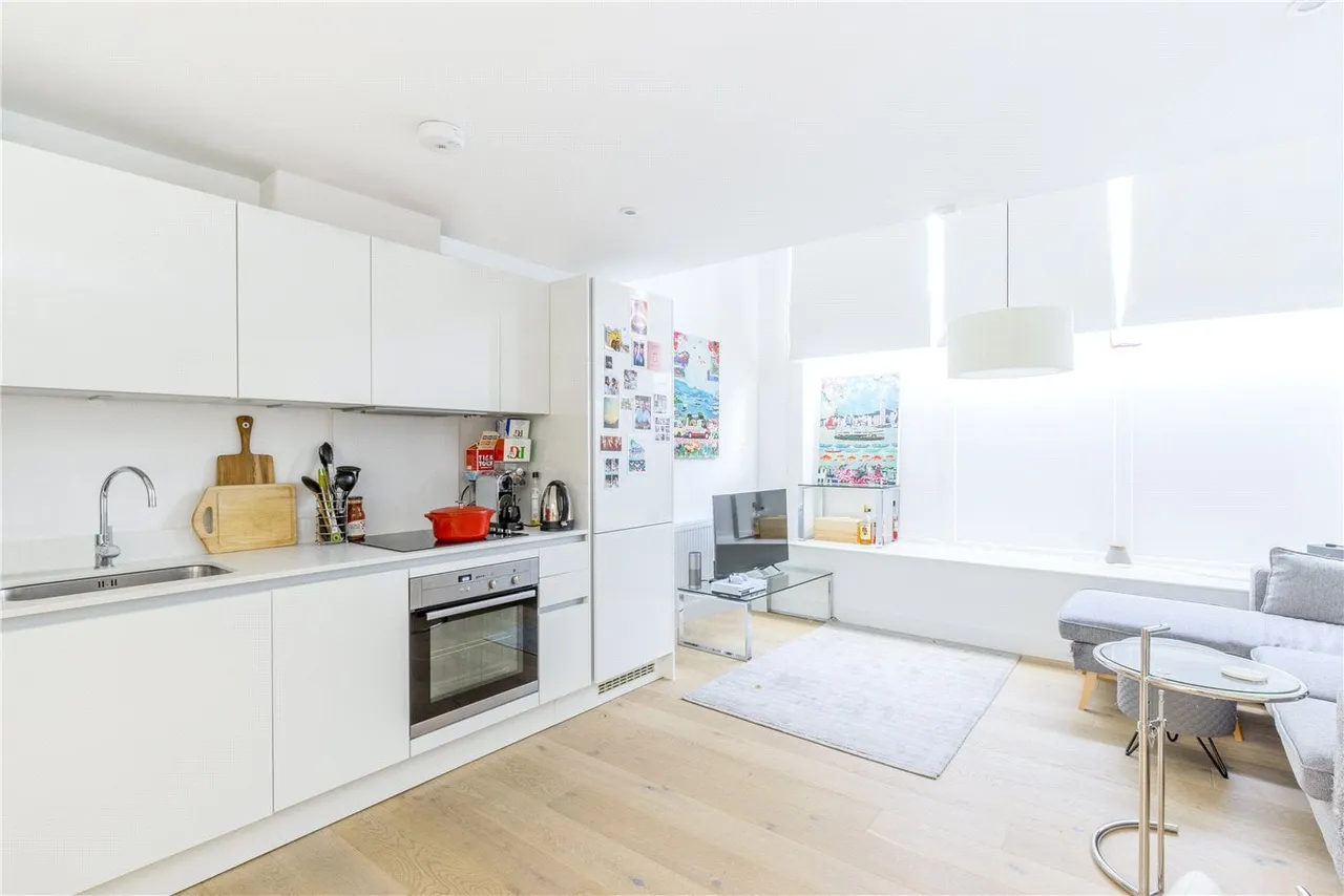 1 bed in 25 clyde square to rent — Severn Court, 25 Clyde Square, London, E14