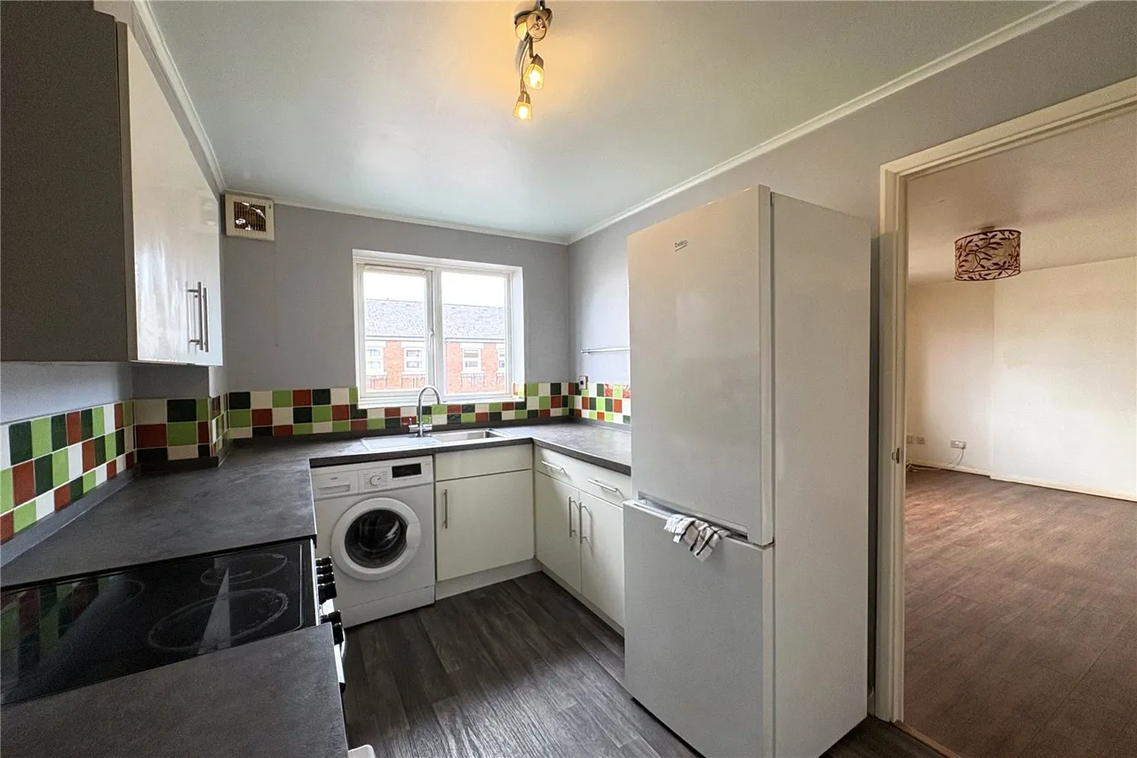 Ascot Court, Aldershot, Hampshire, GU11 1HG, photo 4