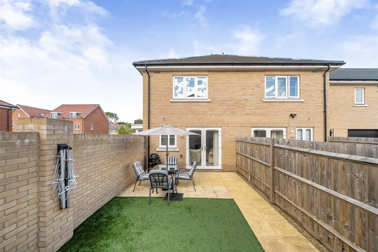 Pegasus Avenue, Netley Abbey, Southampton, photo 13