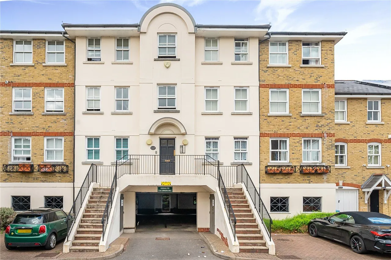 2 bed flat for sale, Candler Mews, Twickenham, TW1