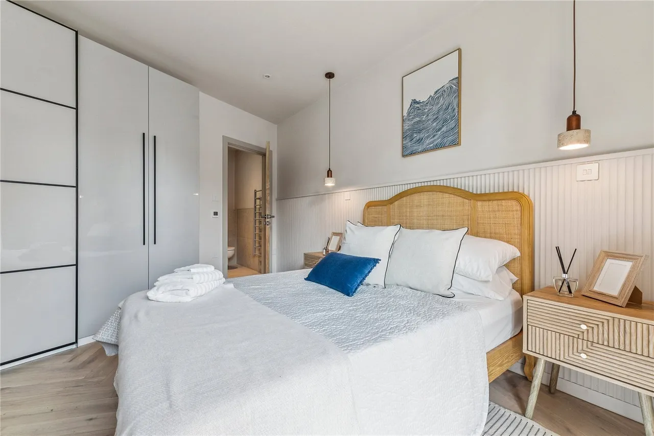 Kingston Road, London, SW19, photo 2