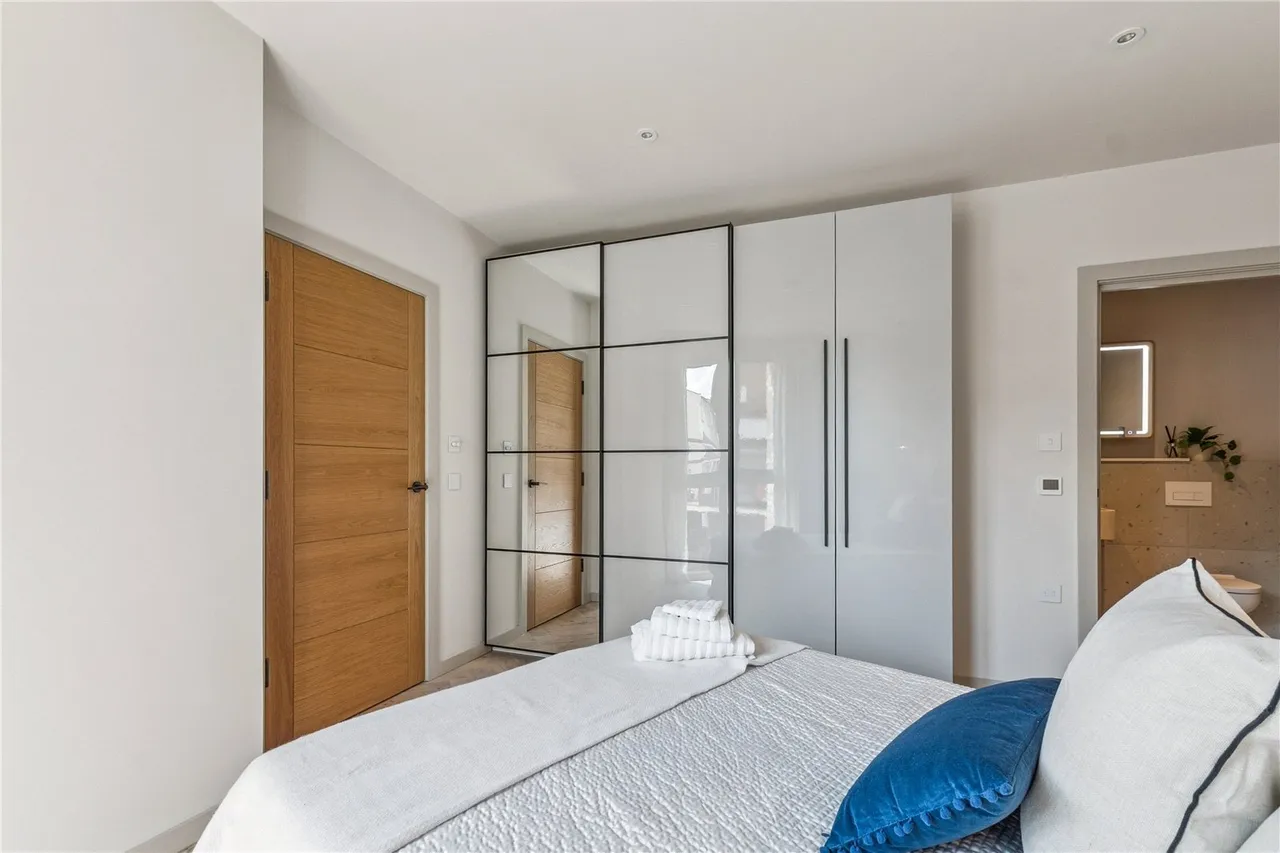 Kingston Road, London, SW19, photo 9