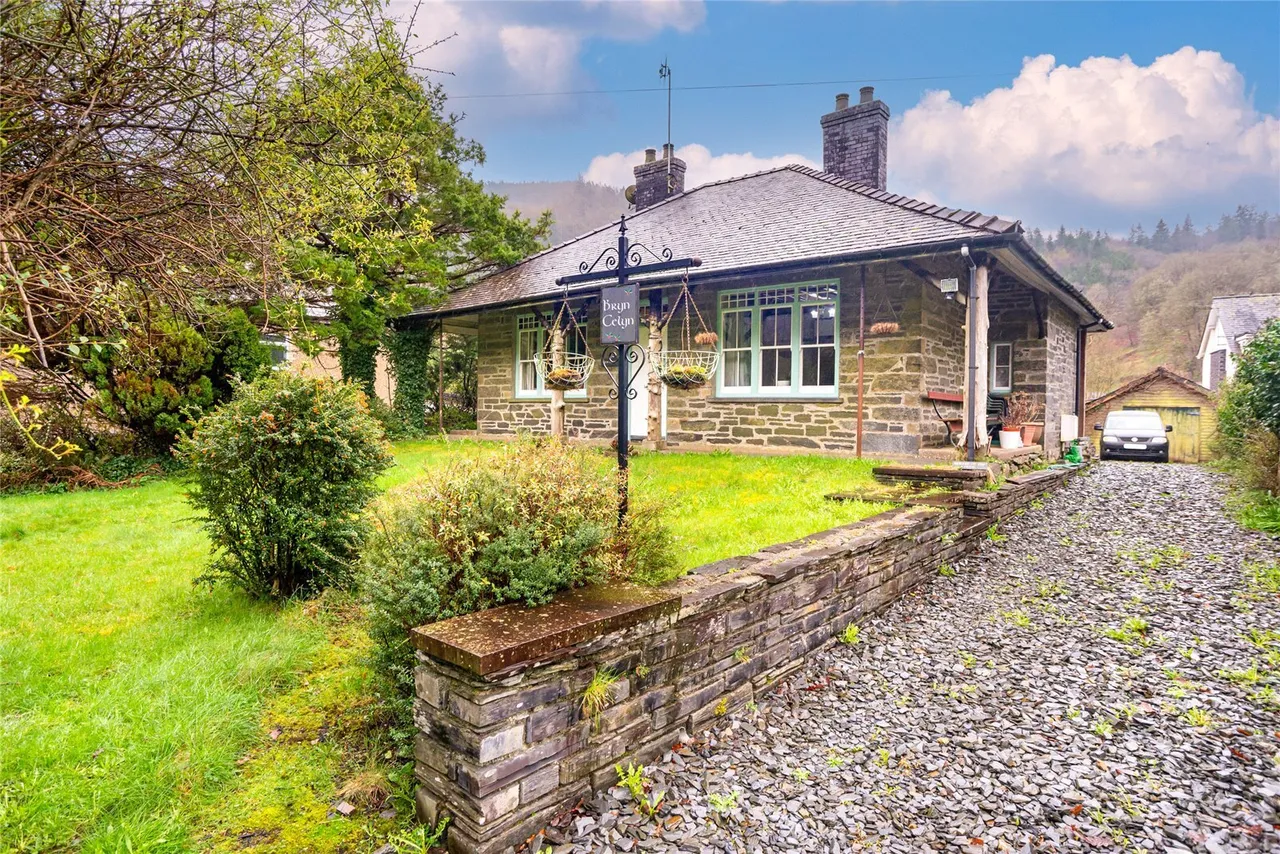 Holyhead Road, Pentre Du, photo 5
