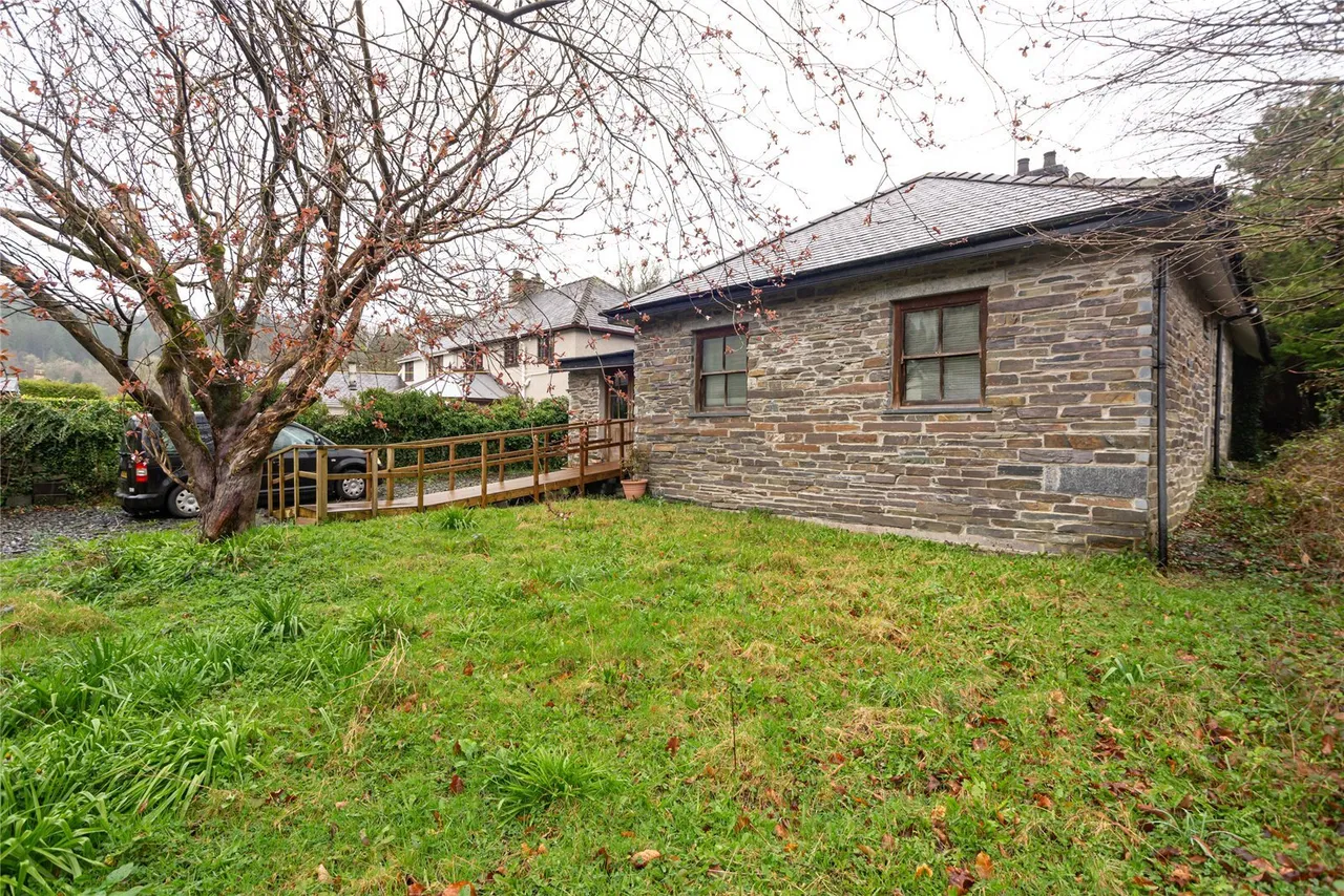 Holyhead Road, Pentre Du, photo 9