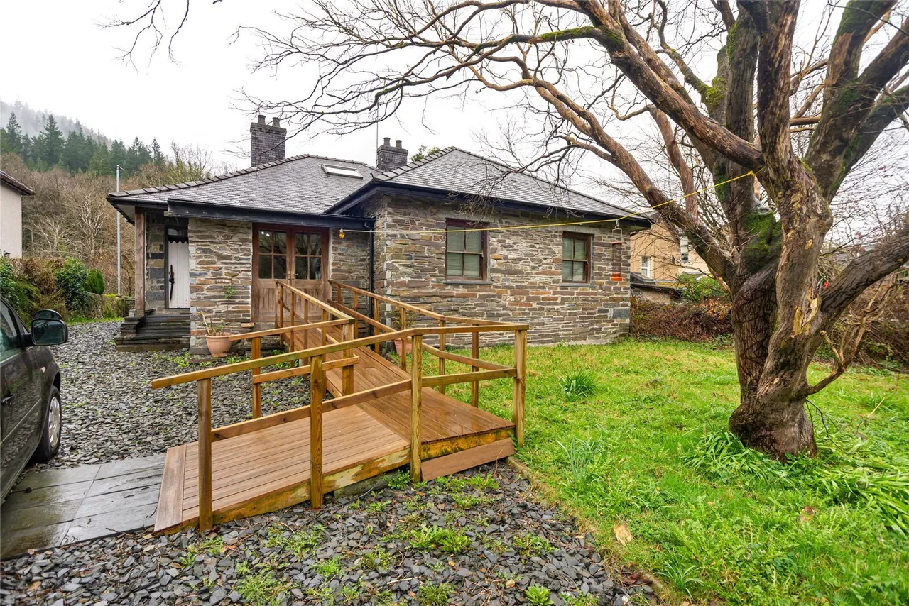 Holyhead Road, Pentre Du, photo 6