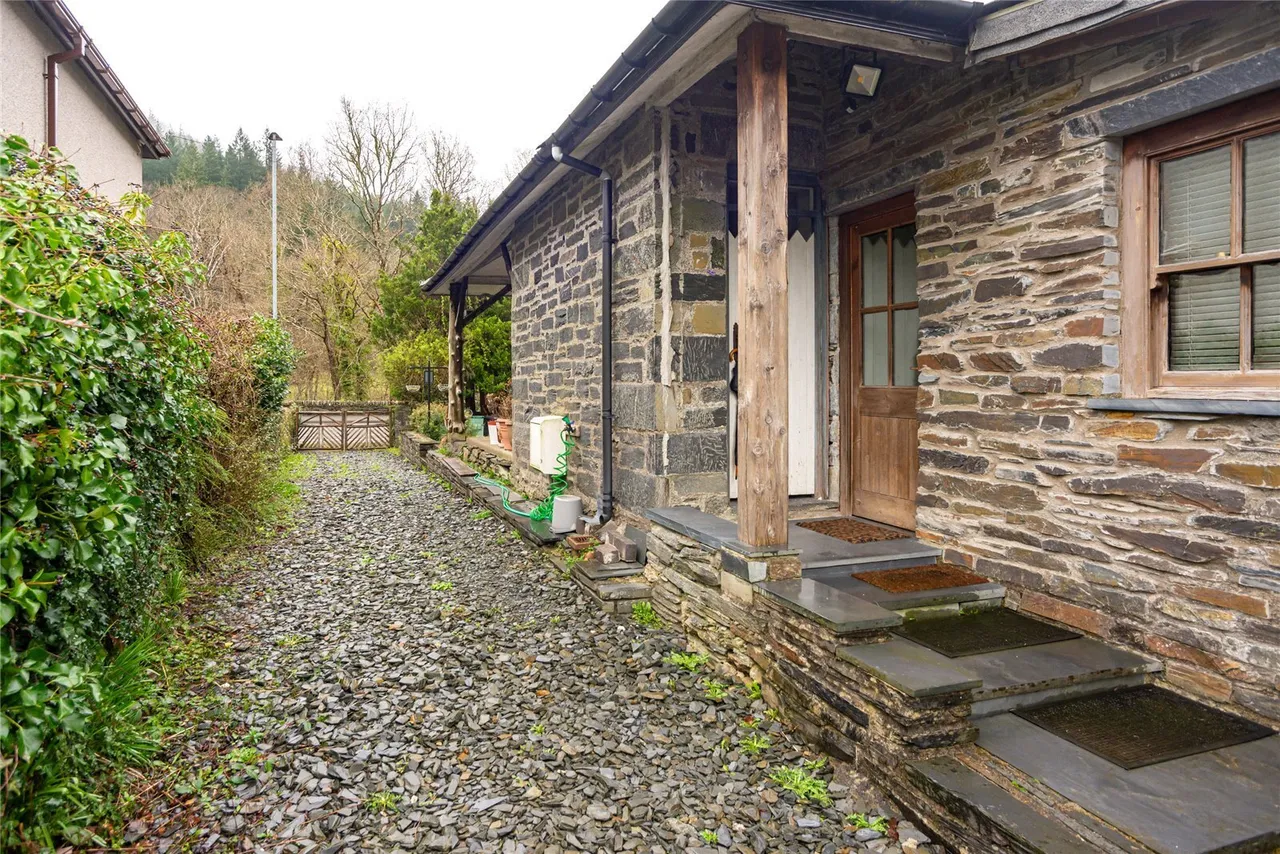 Holyhead Road, Pentre Du, photo 19