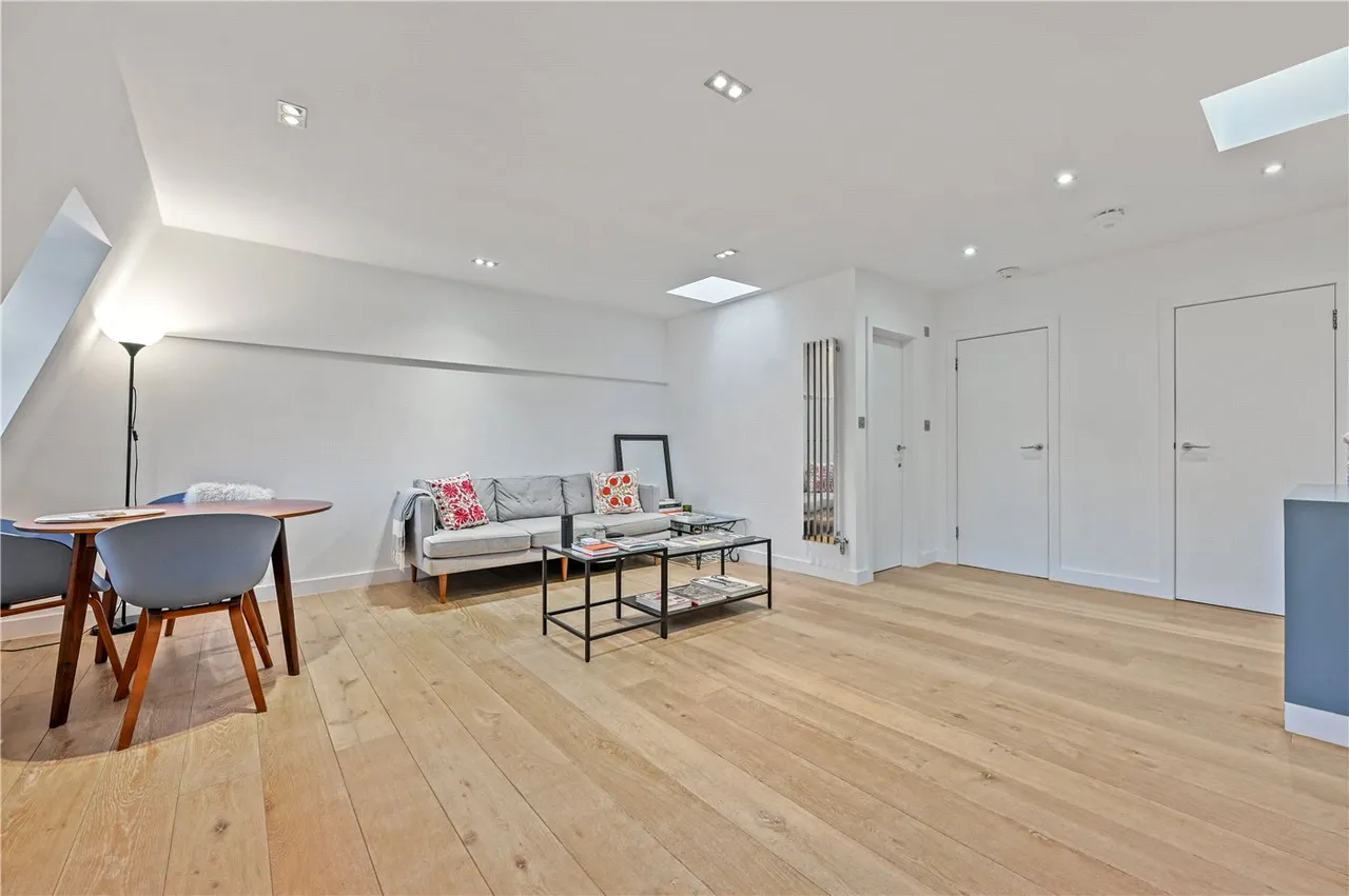 2 bed flat for sale, Inverness Terrace, London, W2