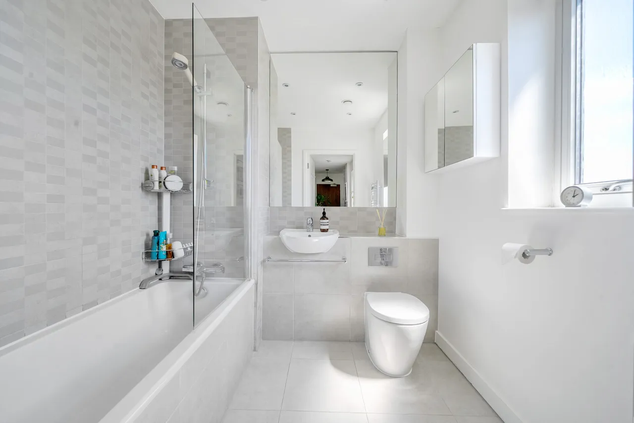 High Road, Whetstone, London, Greater London, N20 0BF, photo 13