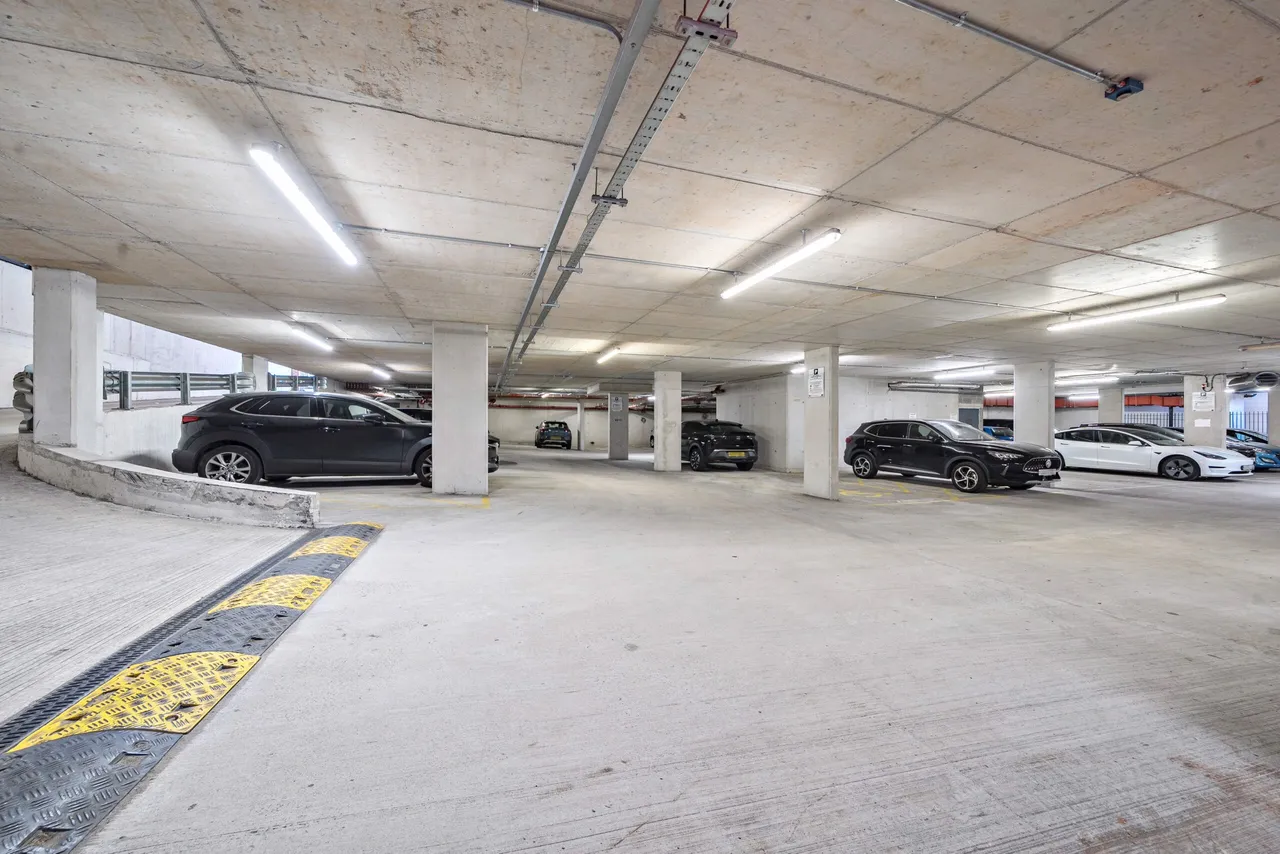 High Road, Whetstone, London, Greater London, N20 0BF, photo 19