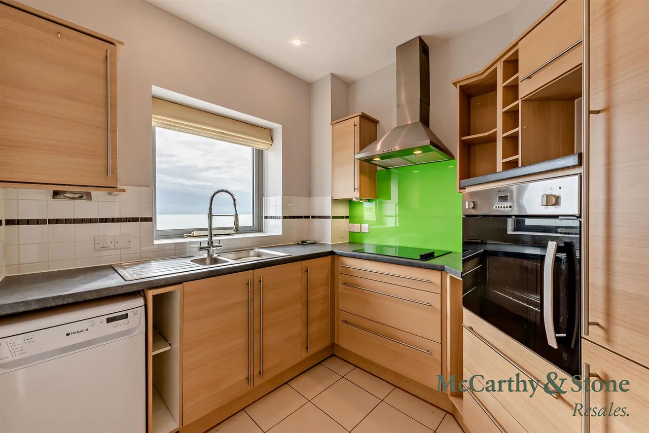 Dane Road, Seaford, BN25, photo 3