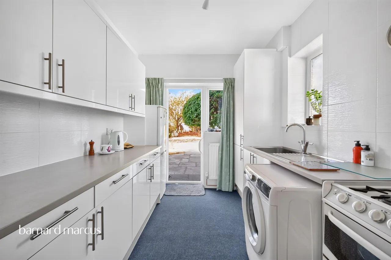 Bramshaw Rise, New Malden, photo 9