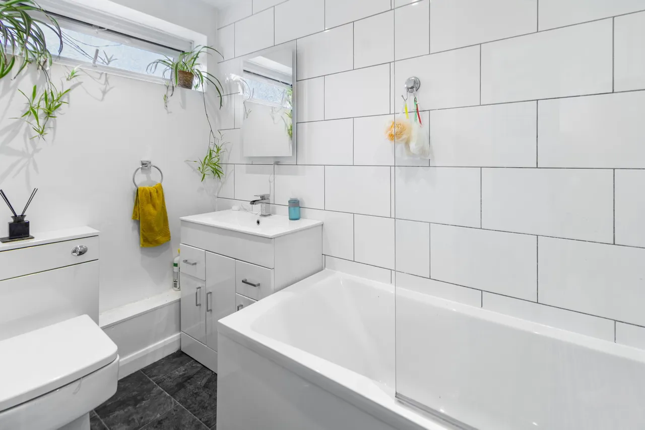 Cottenhams, Blindley Heath, RH7, photo 14