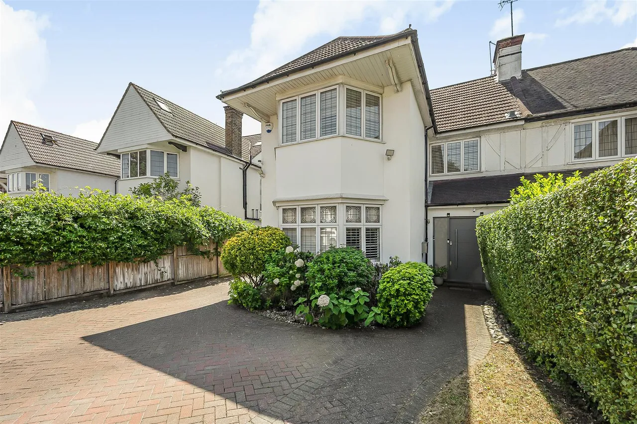 5 bed house for sale, Helenslea Avenue, Golders Green, NW11