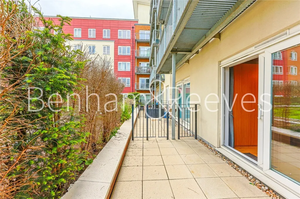 Boulevard Drive, Beaufort Park, NW9, photo 11