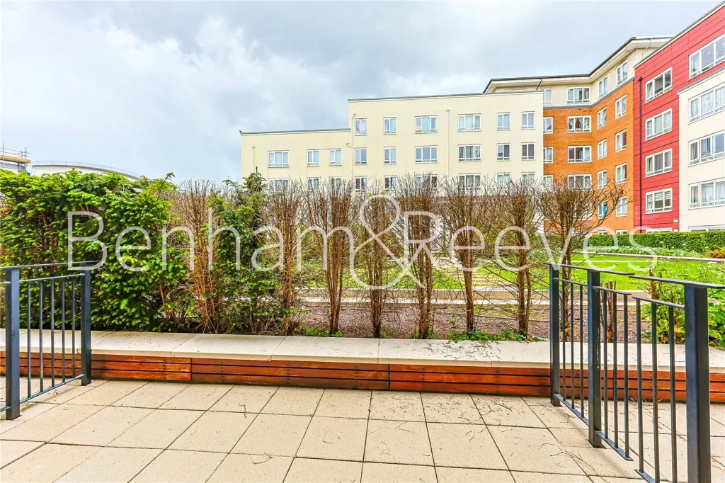 Boulevard Drive, Beaufort Park, NW9, photo 9