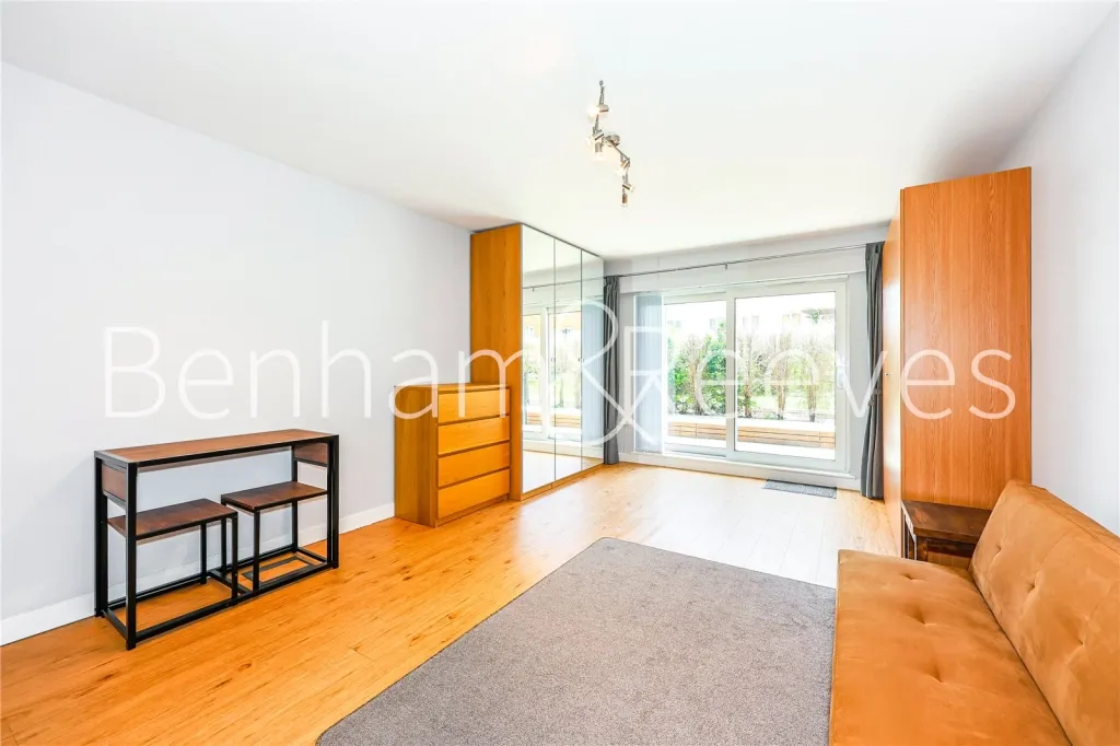 Boulevard Drive, Beaufort Park, NW9, photo 4