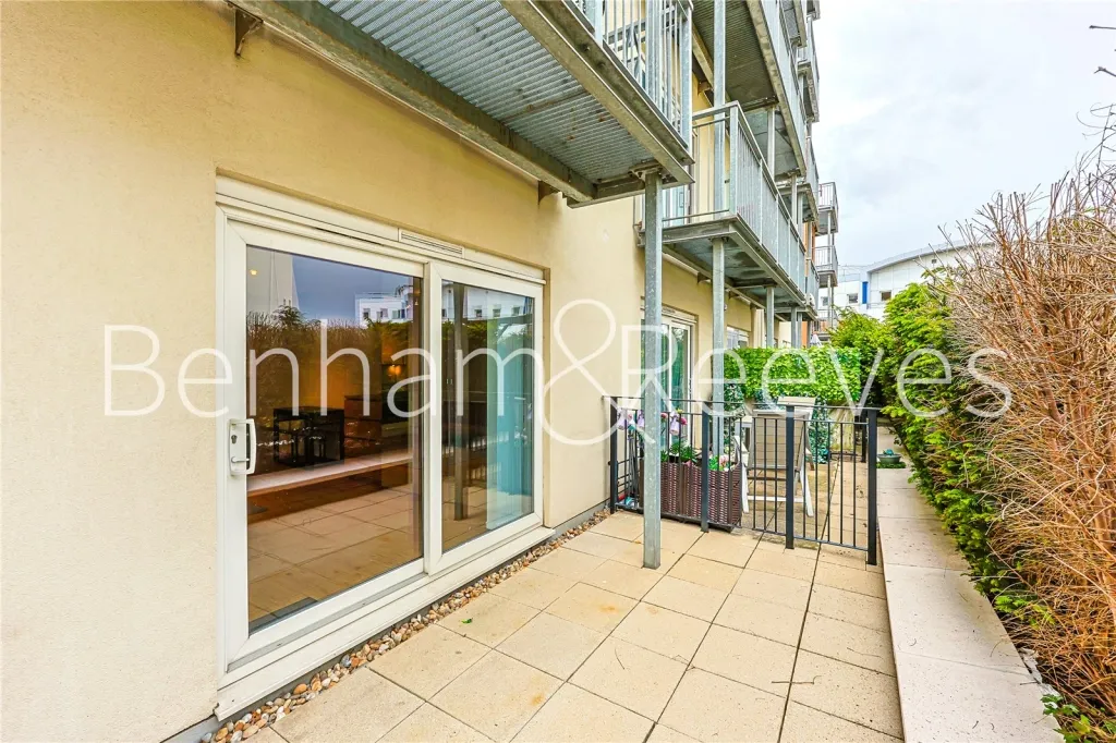 Boulevard Drive, Beaufort Park, NW9, photo 10